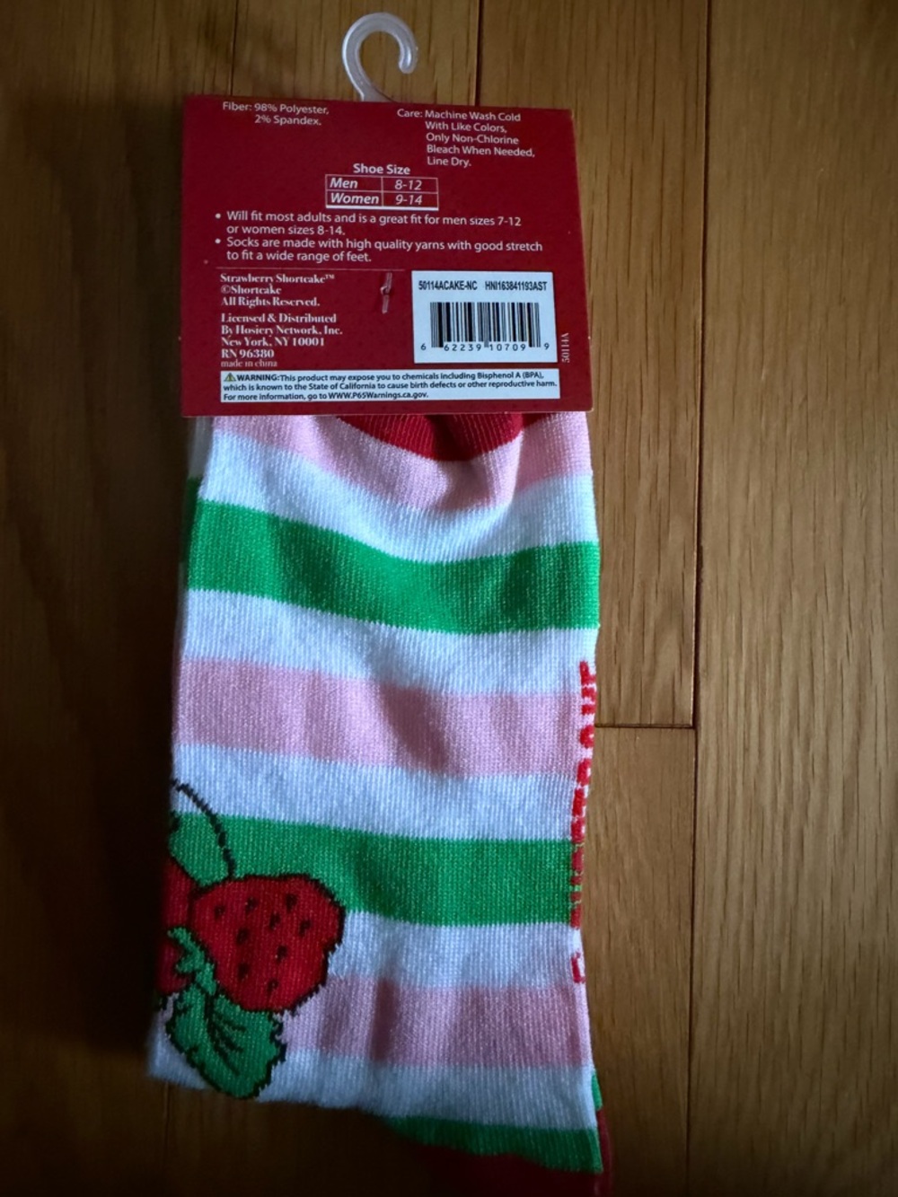 Strawberry Shortcake Bundle Crew Socks and American Greetings Gift Wrap NWT - Picture 3 of 5